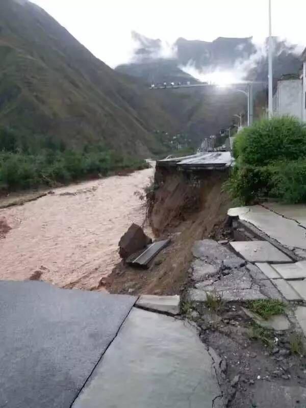 甘肃陇南暴雨已致1死8失联 当地仍有暴雨红色预警